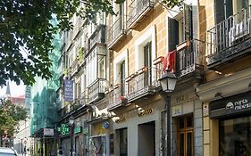 2 Bedrooms 1 Bathroom Furnished - Malasana - Modern In Downtown Area - Mintystay